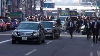 安倍総理大臣 車列出発 銀座4丁目交差点 Motorcade of Japanese Prime Minister 2014 [upl. by Harday649]