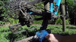 Park Tool Chain Cleaner Scrubber Review  Drivetrain and Bike Clean [upl. by Annert]