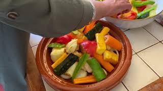 Tajine végétarien aux légumes [upl. by Kondon]