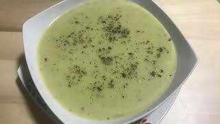 Soupe 🥣 veloutée aux courgettes et thymحساء كريمي بالقرع الأخضر بنسمة الزعتر [upl. by Ical201]