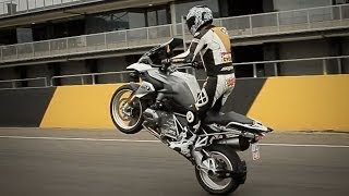 How to Wheelie a Motorbike [upl. by Nuri]