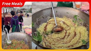 Good people cook for rural elderly for free Delicious Chinese food Big stewCooking noodles [upl. by Zindman]