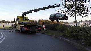 Auto tegen bedrijfsloods Hoogeveen [upl. by Laekcim]