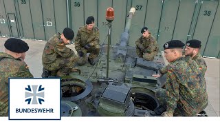 Spezialgrundausbildung der Panzertruppe Ausbildung am Panzer  Bundeswehr [upl. by Cinamod]