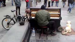 piano spelen Antwerpen Centrumshow op straat14032010 [upl. by Nilok]