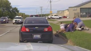 4 Good Samaritans stop to help Willoughby police officer from attack by suspect [upl. by Dart476]