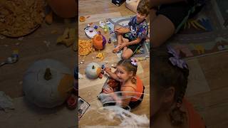 How we decorating Pumpkins🎃😸 halloween pumpkin pumpkincarving shorts happyhalloween familyfun [upl. by Ennoval]