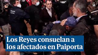 Los Reyes abrazan y consuelan a los afectados por la DANA en Paiporta [upl. by Ornas]