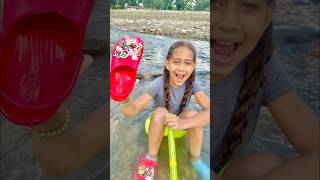 Las chancletas en el río 🥰🤣 humor 2hermanas comedia hermanos comedy [upl. by Adall]