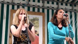 Plinn ton double  par Oona et Kristin  fest noz Carnac 24082013 [upl. by Keriann983]