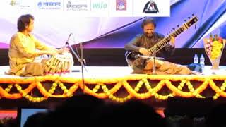 Ustad Shahid Parvez and Ustad Zakir Husain  A ralley of tihaaees [upl. by Nagram]