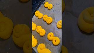 لوسي بولر السويديه lussebullar shorts baking lussebullar مخبوزات [upl. by Enahc]