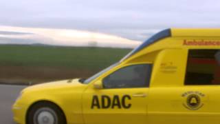 SPECIAL ADAC Rückholdienst KTW Krankenwagen mit kurzem Blaulichtgruß [upl. by Swainson20]