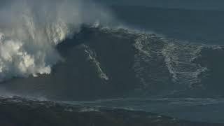 A Nazare au Portugal ils surfent des vagues de 35 mètres [upl. by Asle24]