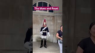 The blues and royal tourist family have a photo with the blues royal guard [upl. by Ydnik944]