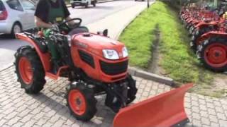 Kleintraktor Kubota B1620 mit Schneeschild [upl. by Synn]