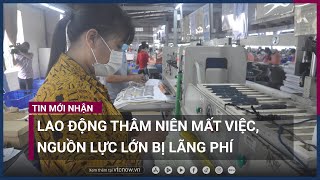 Hàng chục ngàn lao động lâu năm cũng bị sa thải nơi thành phố Cầm cự qua ngày rồi về quê  VTC Now [upl. by Horst]