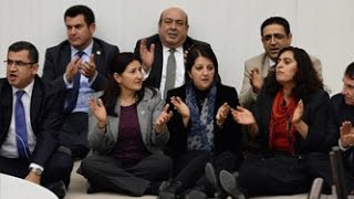 HDP Milletvekilleri Çerxa Şoreşe Gerilla Marşı İle Meclisi Terk Etti [upl. by Ingaborg537]