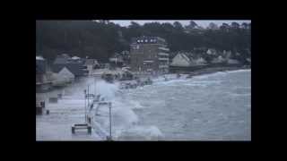 Tempête en Bretagne  Grande marée sur la plage de Trébeurden  3 mars 2014 [upl. by Enneite]