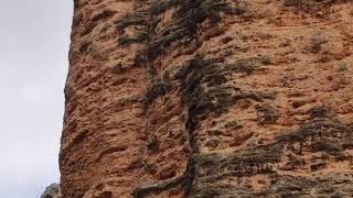 Rescate de dos escaladoras en los Mallos de Riglos [upl. by Enahsed]