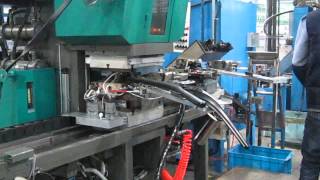 How to make car window seal connectorsby rubber injection molding machine [upl. by Tamberg]