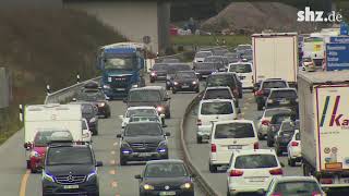 Beginn der Herbstferien Kilometerlange Staus und Vollsperrung auf der A7 [upl. by Siari83]