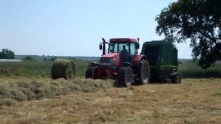 pessage de foin 2014 avec mccormick mtx 110 et presse john deere 592 [upl. by Beitnes330]