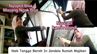 Bersih In Jendela Rumah Majikan Nyuci Di Kamar MandiNyopot Bisa Masang Ngak Bisa [upl. by Droffats685]