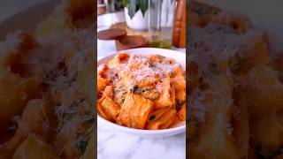 Creamy Tomato and Spinach Pasta  Easy amp Delicious Weeknight Dinner [upl. by Roper]