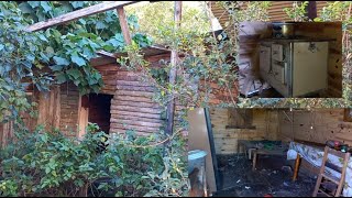 cabana mobiliada abandonada na encosta de uma lagoa escondida pelo matagal [upl. by Enirhtak]