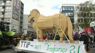 Demonstranti poručuju TTIP je trojanski konj [upl. by Ardnuasak]