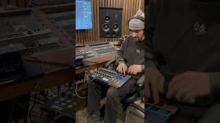 FINGER DRUMMING  BEATMAKING  FLAMEDRUMS  AKAI MPD 232  LIVE STUDIO  flamedrums akaimpc [upl. by Enrobialc]