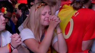 Euro 2016 les Berlinois en larmes après la défaite de lAllemagne [upl. by Aihseuqal]