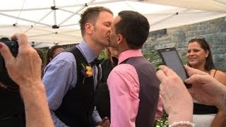 115 parejas gay se casan en Canadá [upl. by Lili]