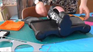 Utiliser les Dies Fiskars avec la Big Shot How to use Fiskars die with the Big shot [upl. by Einalam]