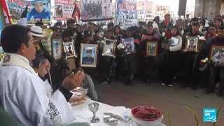 Perú marchas en Juliaca para recordar a fallecidos en manifestaciones [upl. by Hgielrac]