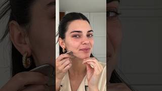 Kendall Jenner nos enseña su rutina con el Gua Sha [upl. by Jar]