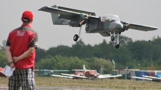 GIANT 38 SCALE OV 10 BRONCO STEVE HOLLAND AT BLACKBUSHE RC MODEL AIRSHOW  2014 [upl. by Aronos]