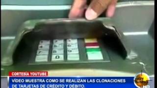 TVC Hoy Mismo Así clonan sus tarjetas de crédito en los cajeros automáticos video [upl. by Nnylassej]