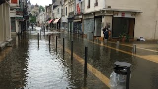 Les rues de Montargis encore sous les eaux [upl. by Laeahcim]