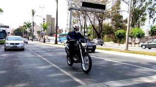 Yamaha Crosser 150 tem atributos para rodar na estrada e na cidade [upl. by Brost830]