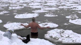 Андрей Монахов Моржевание Winter swimming Andrey Monahov [upl. by Yekim233]