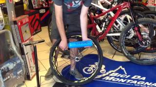 Bombola AirShot per gonfiare gomme tubeless [upl. by Grimbal122]