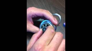 How to open a combination lock Portuguese [upl. by Aimerej]