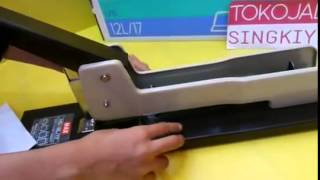 Cara penggunaan stapler Max HD12L 17 [upl. by Miof Mela]