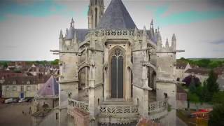 La cathédrale NotreDame de Senlis vue par drone [upl. by Domineca]