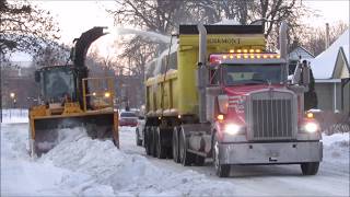 Opération de déneigement à Montréal [upl. by Varhol199]