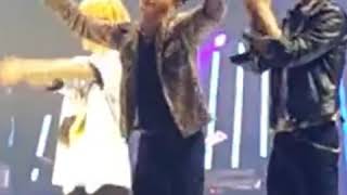 YG DANCER KWON TWINS ENDING SEUNGRI CONCERT 20180805 [upl. by Mikey74]