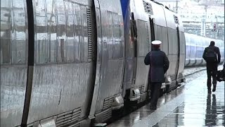 Les usagers comprennent la grève des contrôleurs SNCF [upl. by Teodoor]