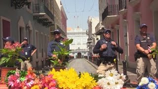 Colocan flores sobre zona de protesta en PRico [upl. by Ulysses56]